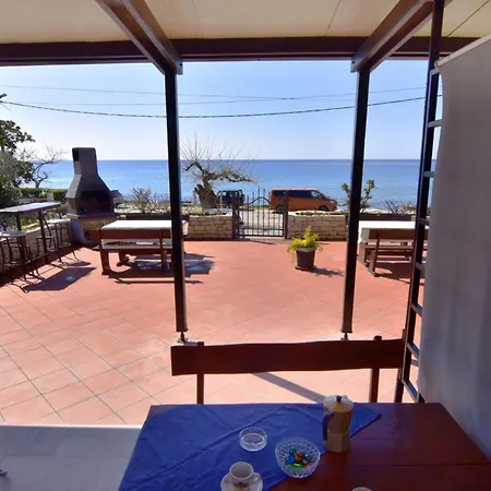 Sea-view In A Quiet Area شقة زامبراتيجا